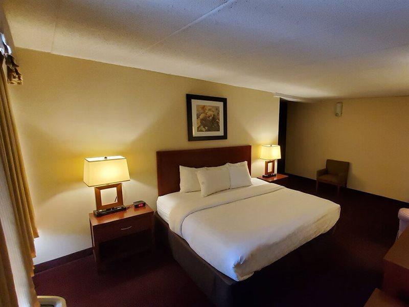 Clarion Hotel Somerset - New Brunswick Экстерьер фото