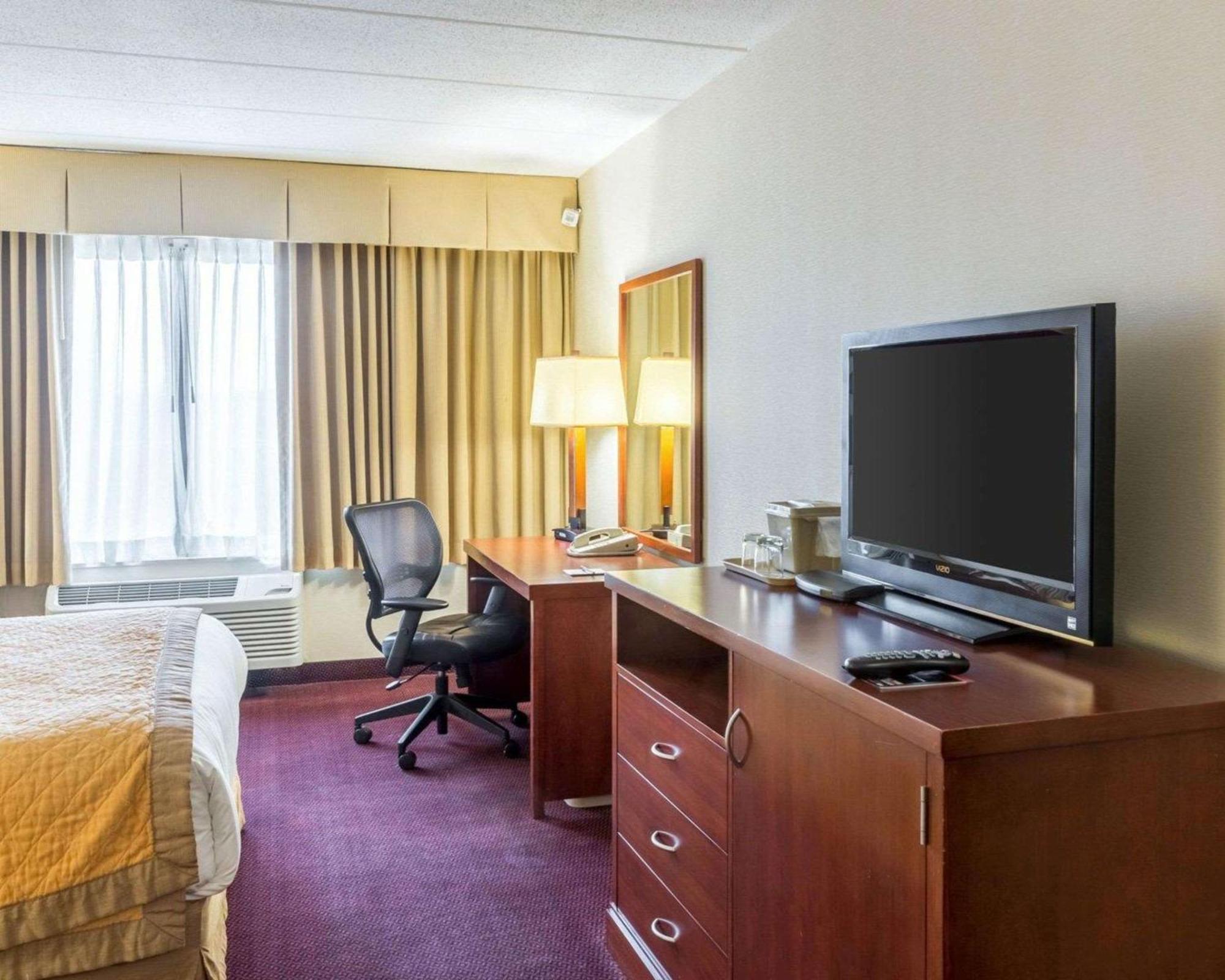 Clarion Hotel Somerset - New Brunswick Экстерьер фото