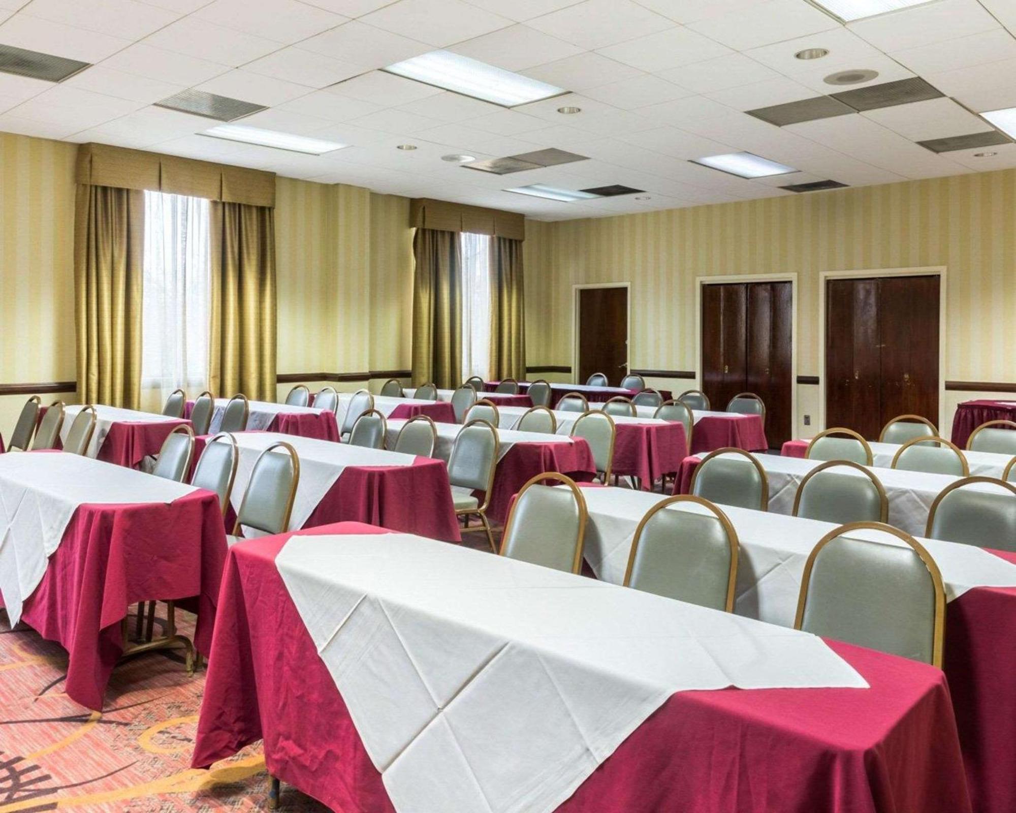 Clarion Hotel Somerset - New Brunswick Экстерьер фото