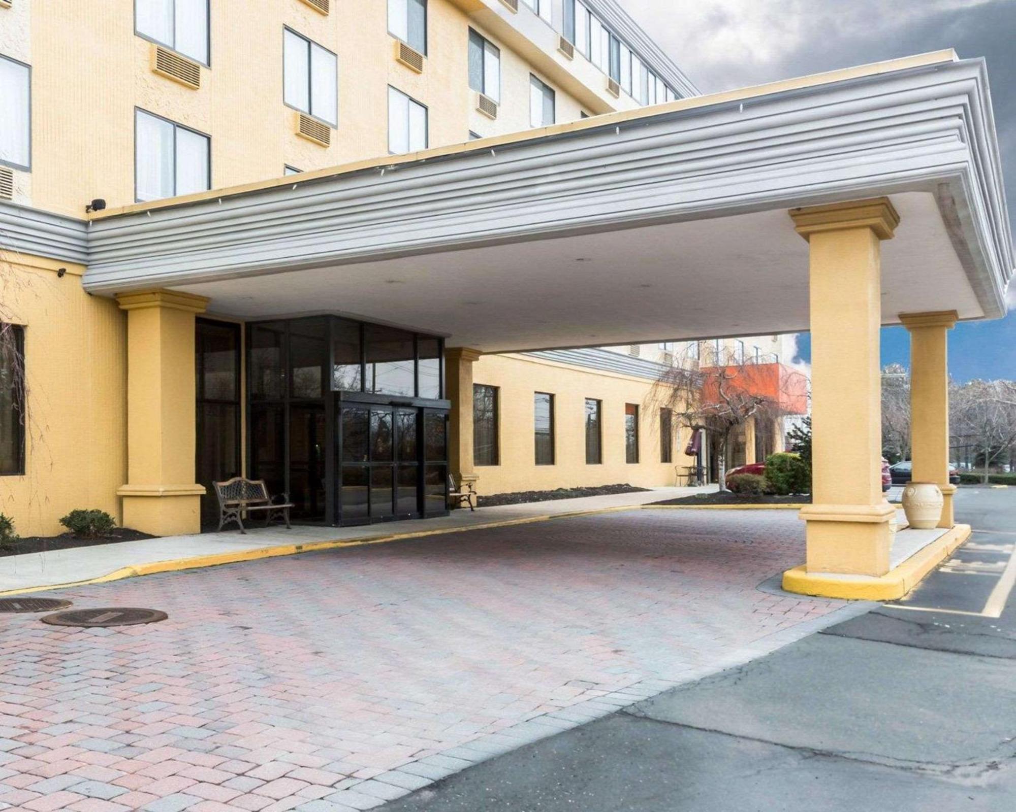 Clarion Hotel Somerset - New Brunswick Экстерьер фото