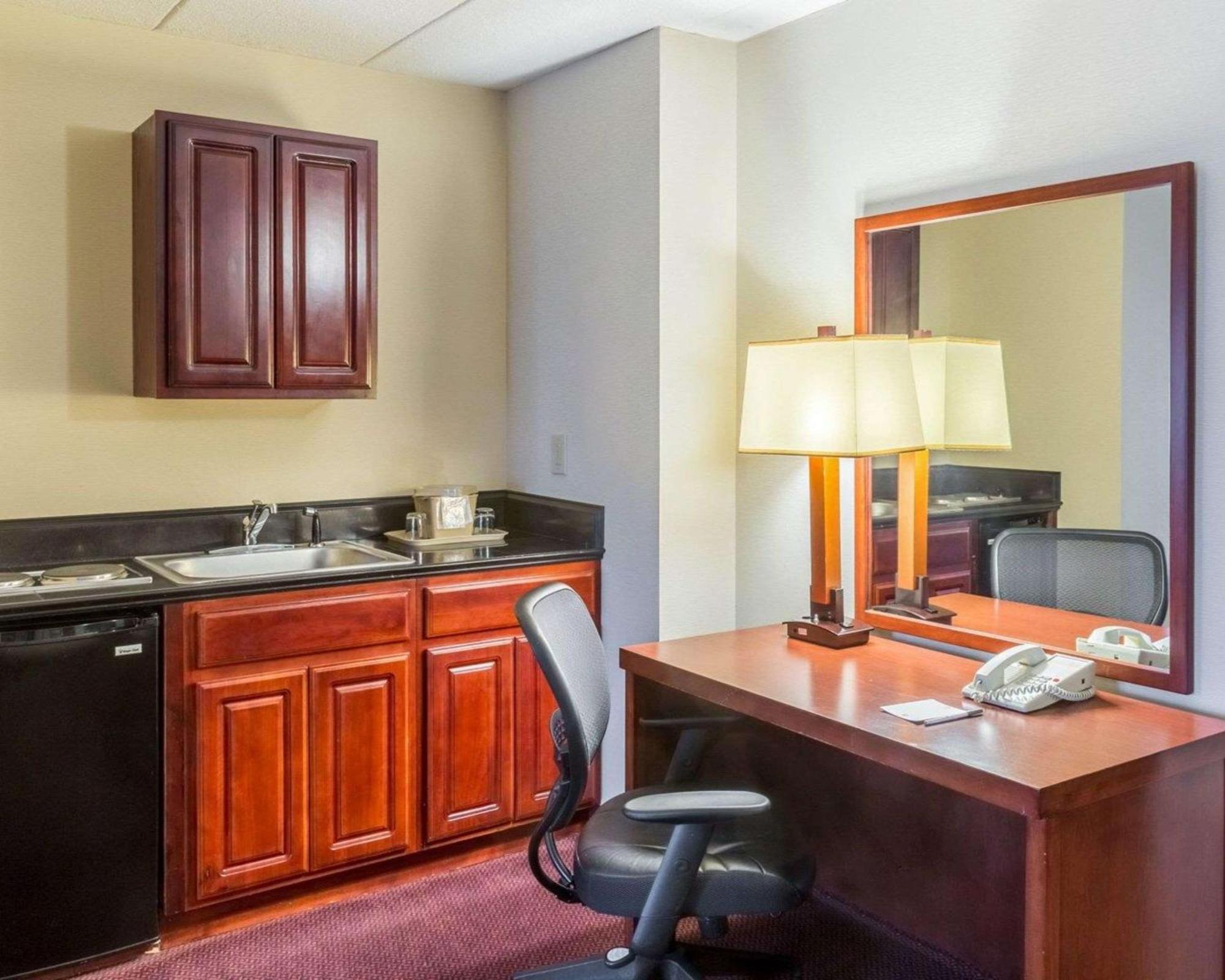 Clarion Hotel Somerset - New Brunswick Экстерьер фото