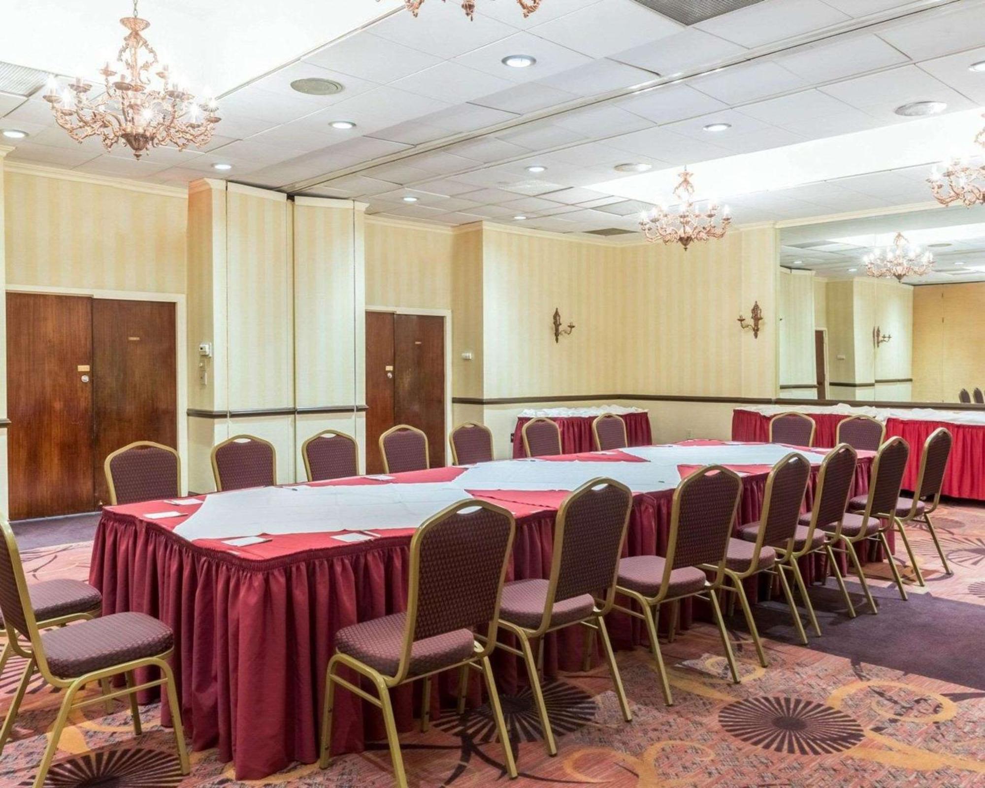 Clarion Hotel Somerset - New Brunswick Экстерьер фото