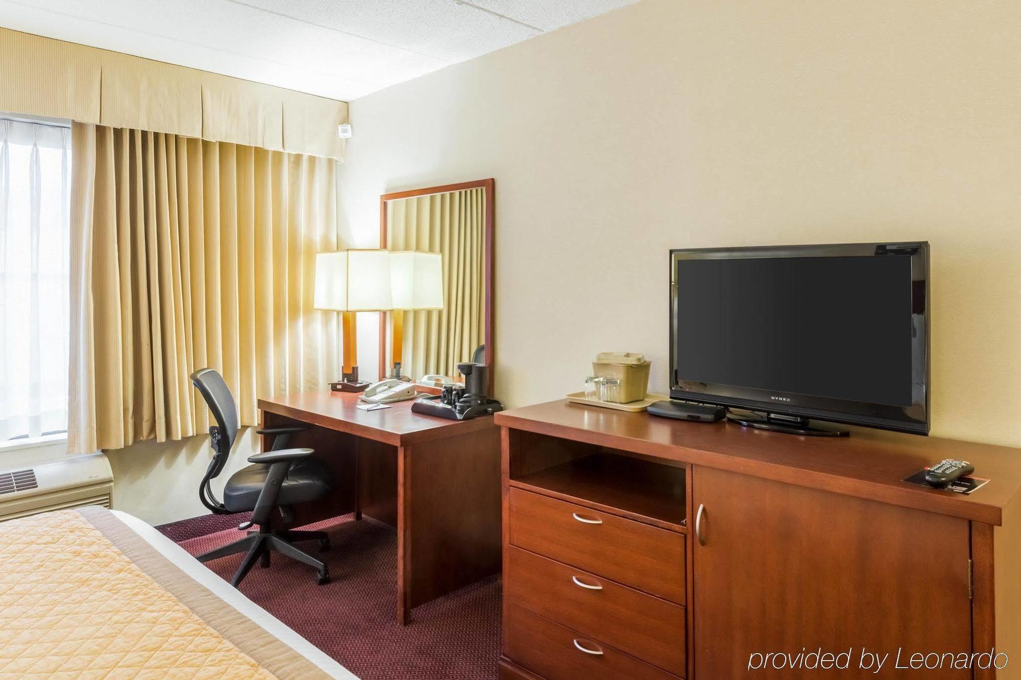Clarion Hotel Somerset - New Brunswick Экстерьер фото